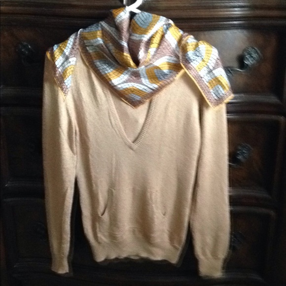 Trina Turk deep V hooded sweater M - Picture 6 of 13